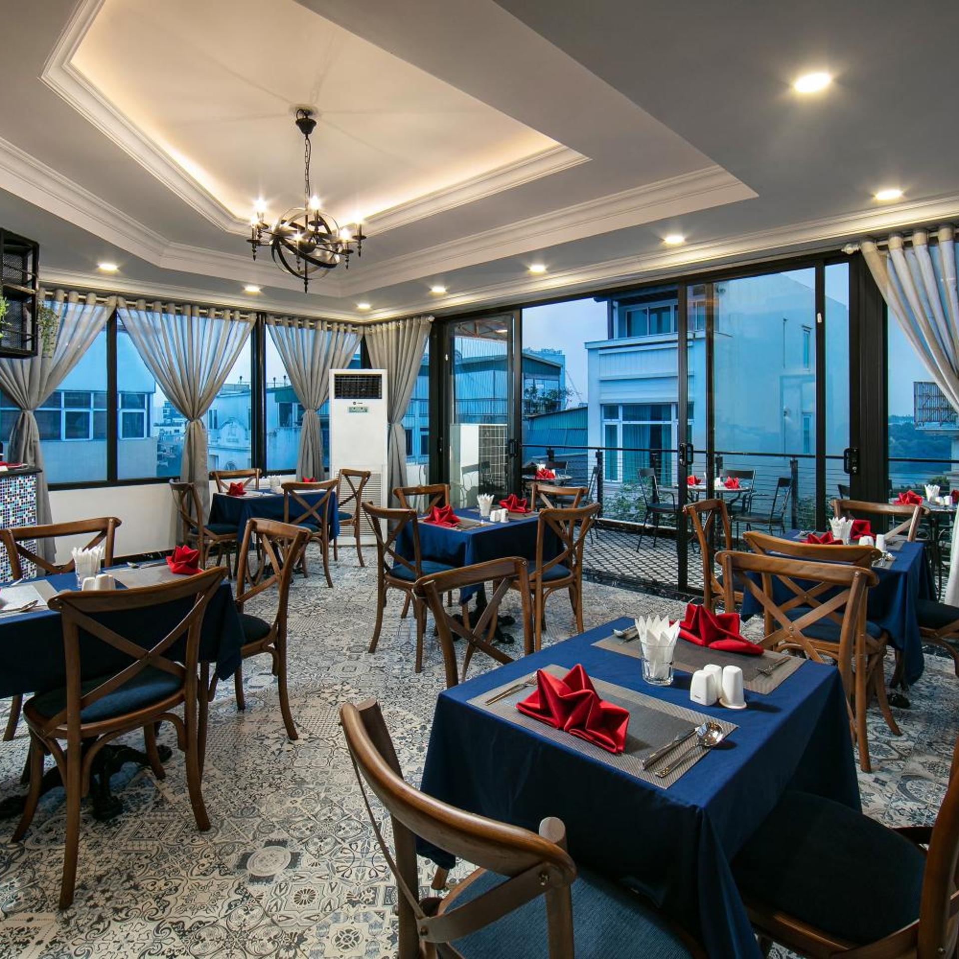 Artisan Boutique Hotel 33/38
