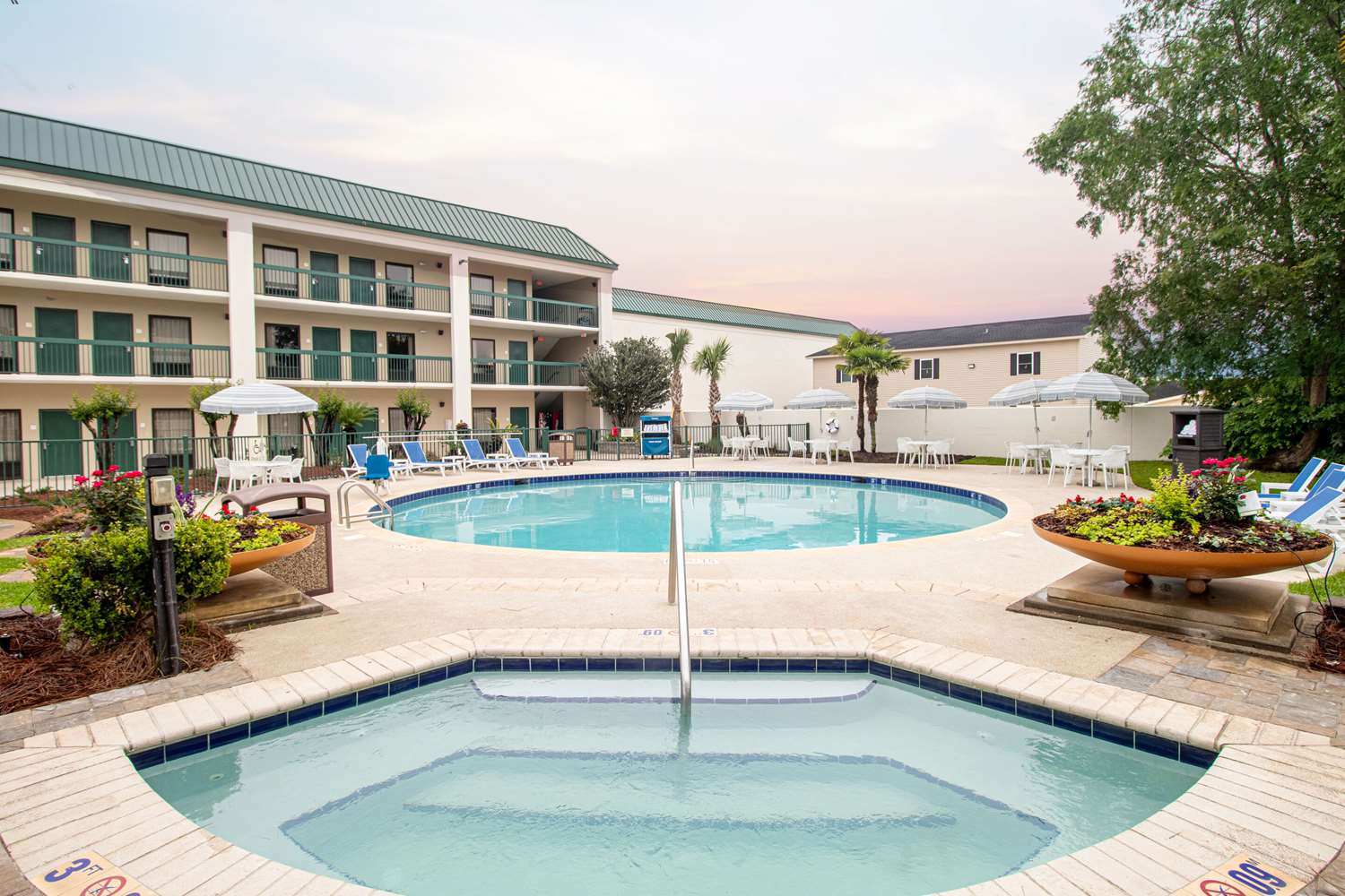 Econo Lodge Inn & Suites Foley-North Gulf Shores 40/40