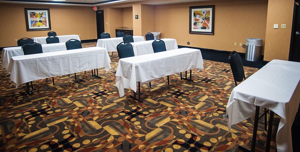 Hampton Inn & Suites Palestine 30/31