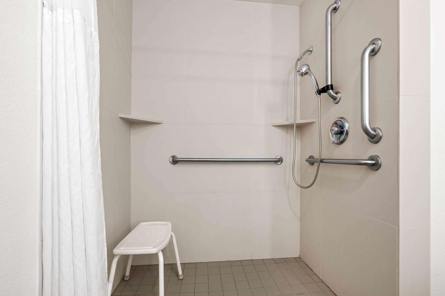 La Quinta Inn & Suites by Wyndham Portland NW 23/27