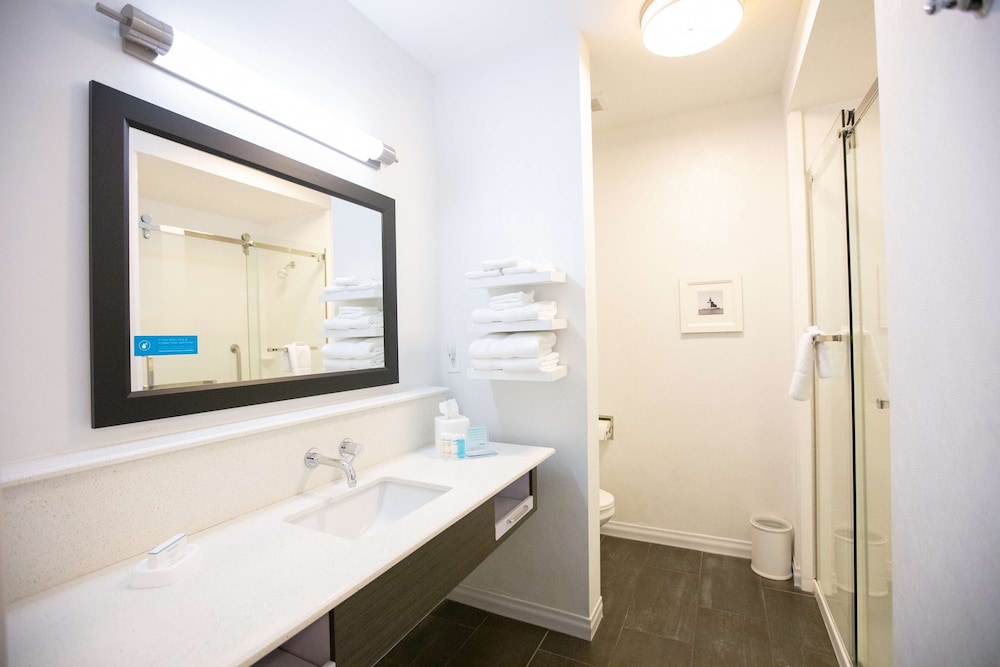Hampton Inn And Suites Toledo 11/56