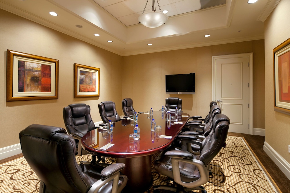 DoubleTree Suites by Hilton Hotel Anaheim Resort - Convention Center 53/56