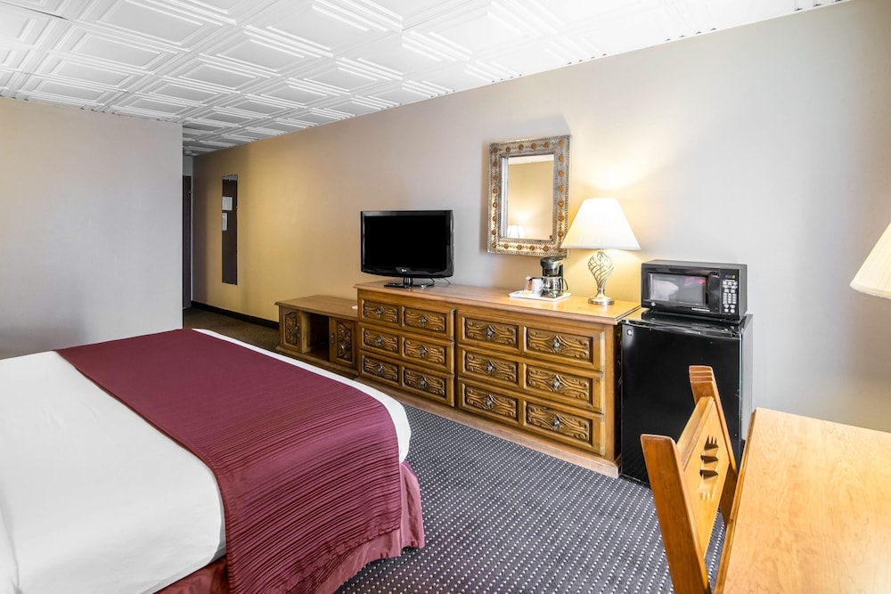 Quality Inn Taos 12/41