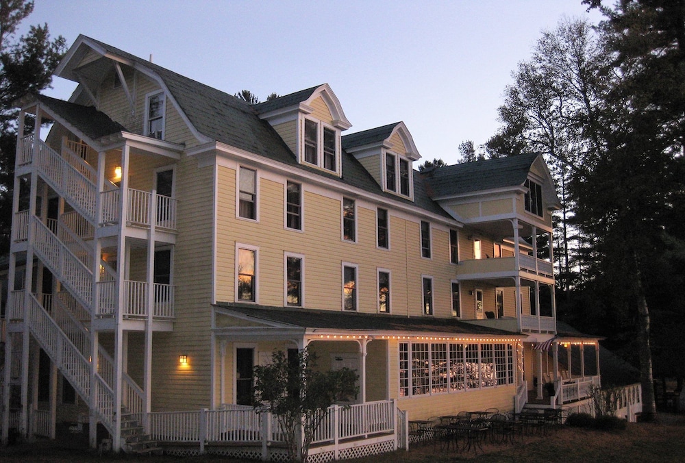 The Woods Inn 4/61