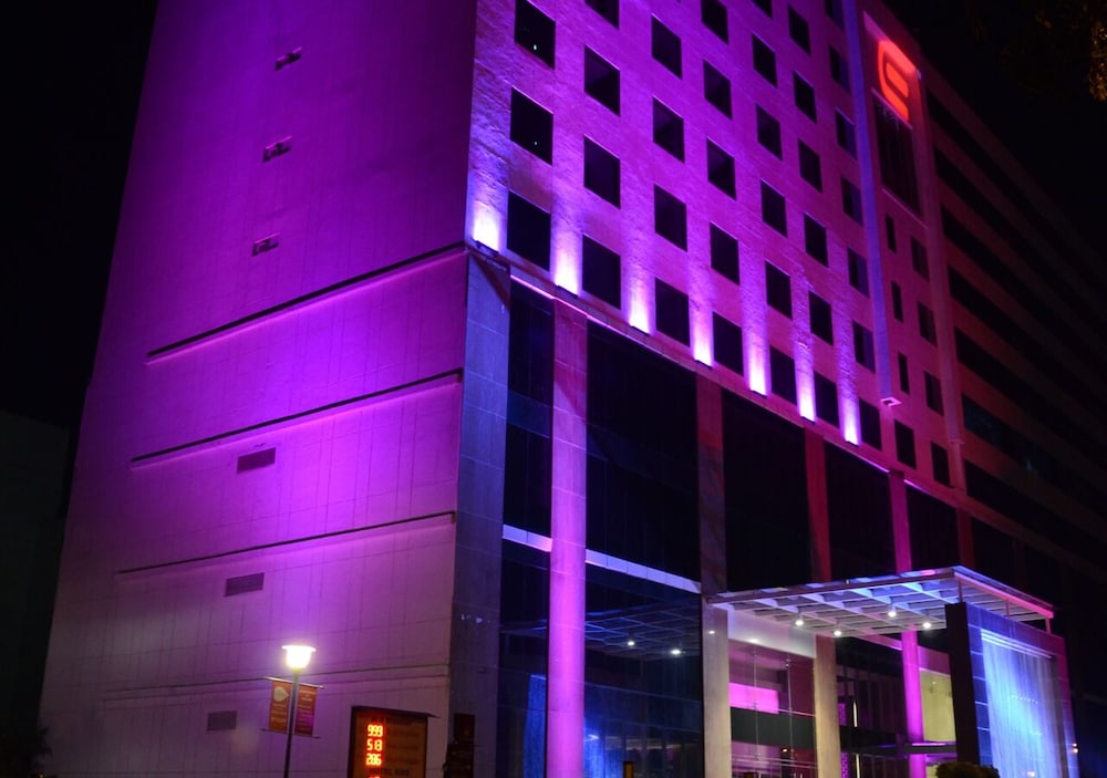 E HOTEL 4/68
