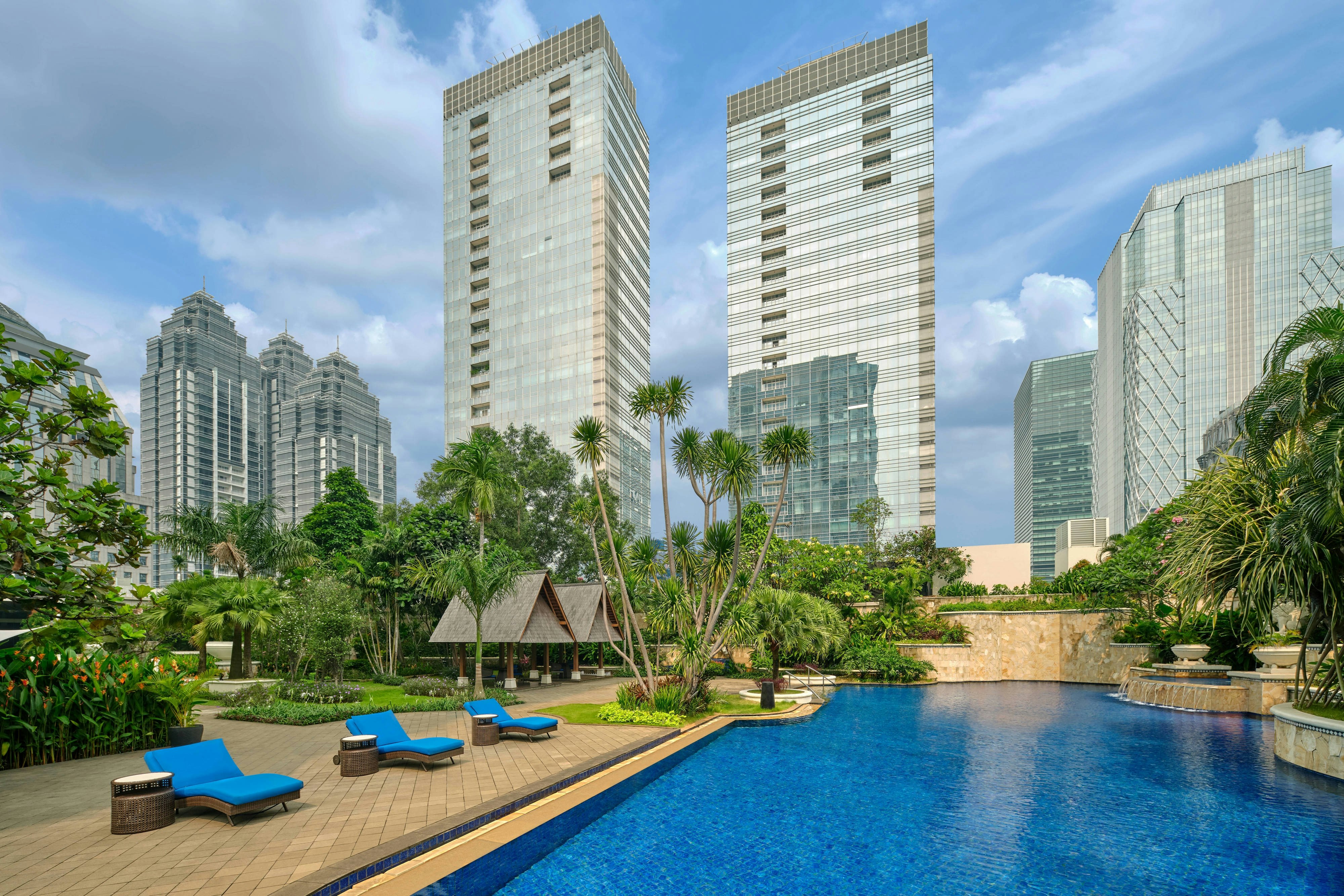 THE RITZ-CARLTON JAKARTA, PACIFIC PLACE 12/16