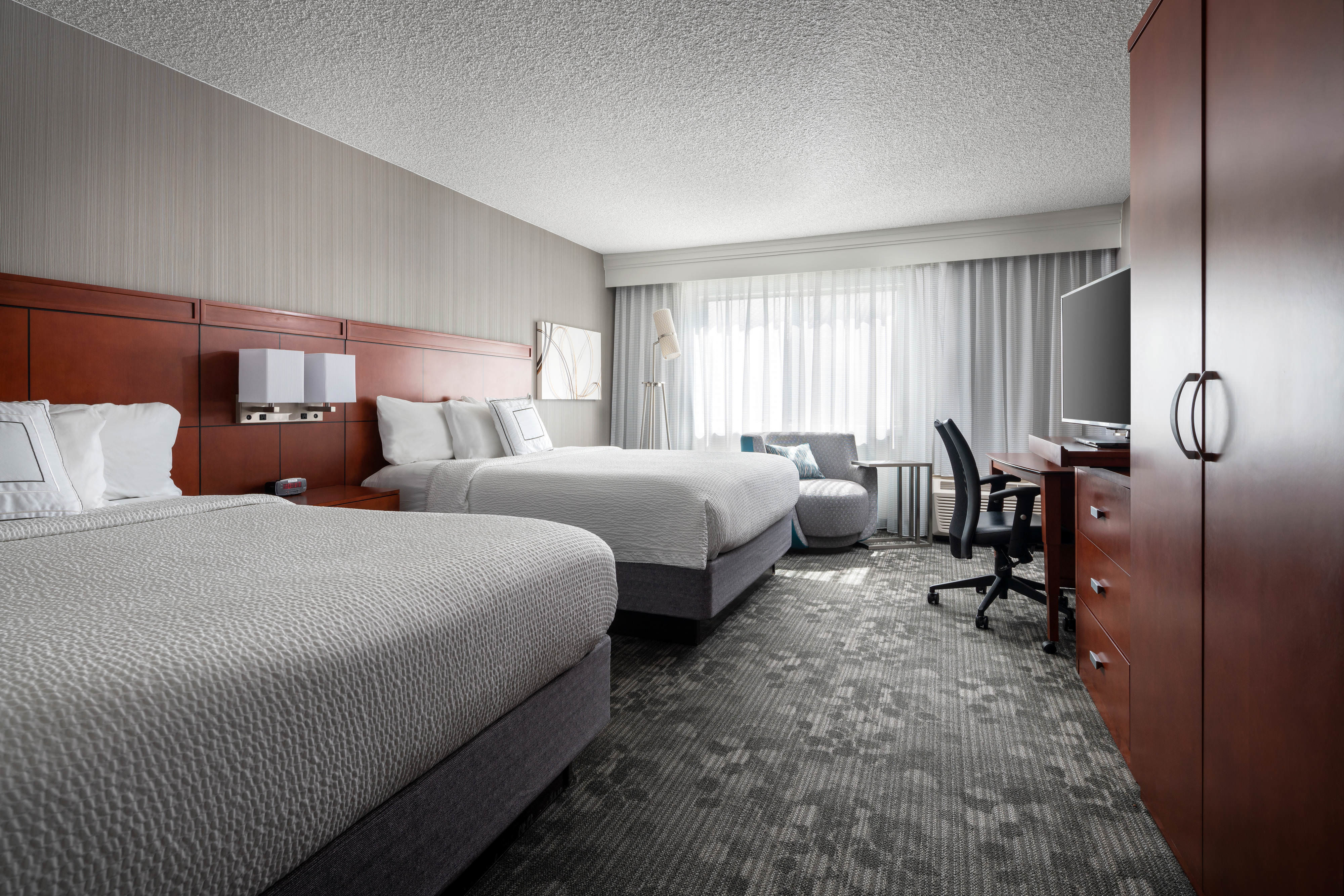 Room, 2 Queen Beds, Bathtub, Accessible