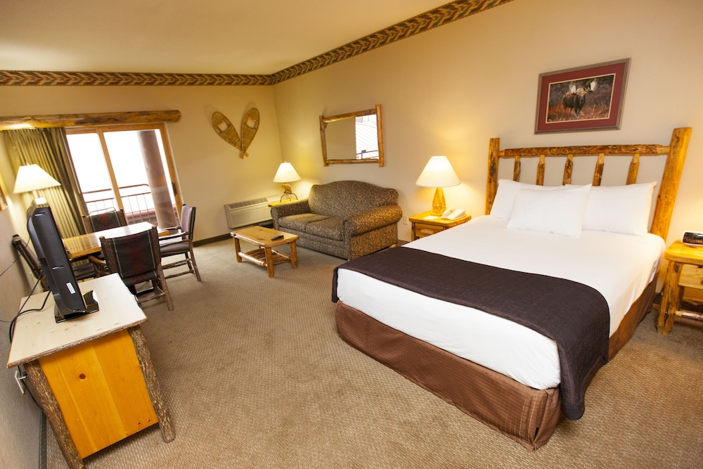 SUITE, QUEEN BED, SOFA, ACCESSIBLE