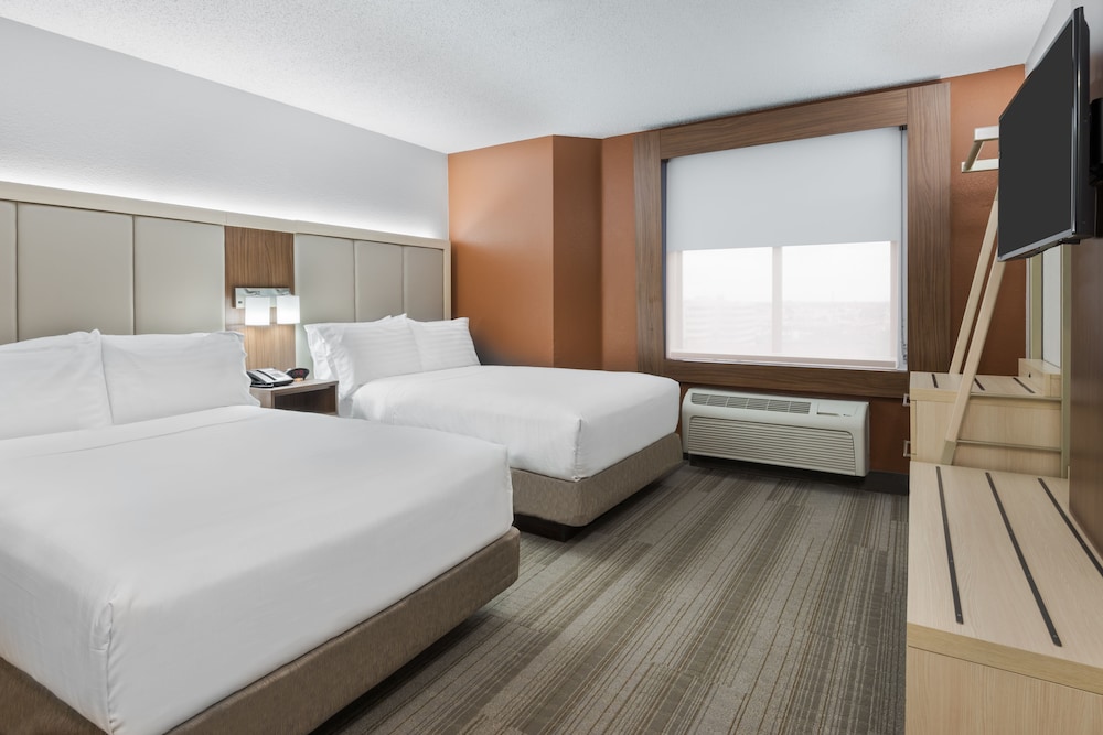 1 BEDROOM, SUITE