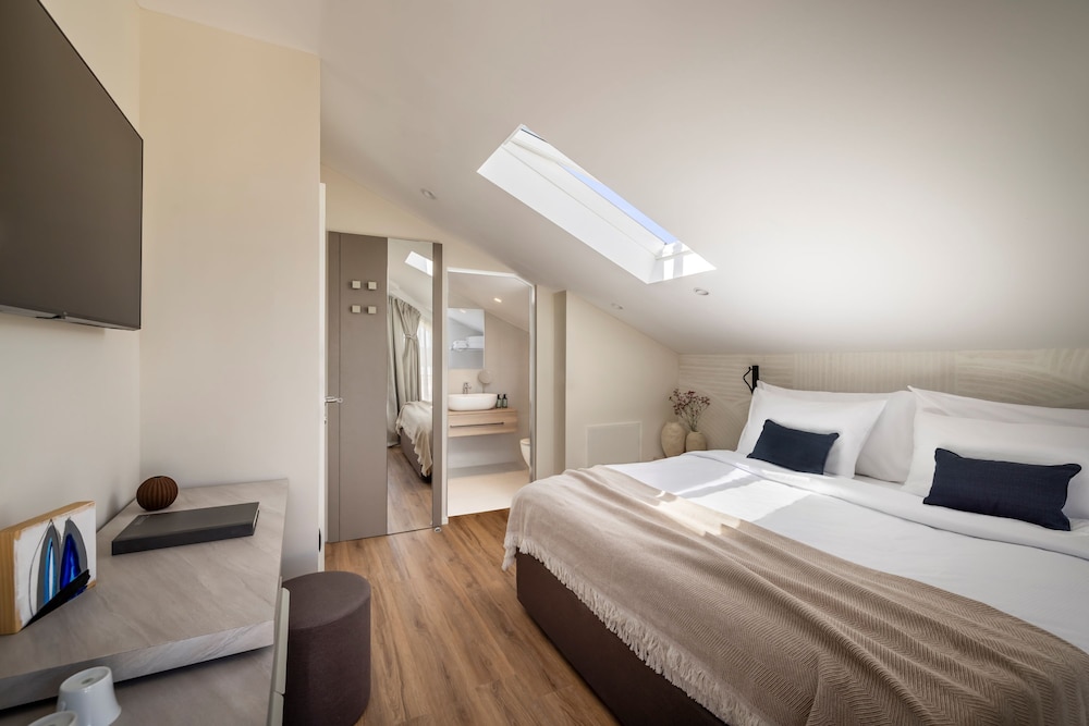 Villa, Queen Bed, Old Town View