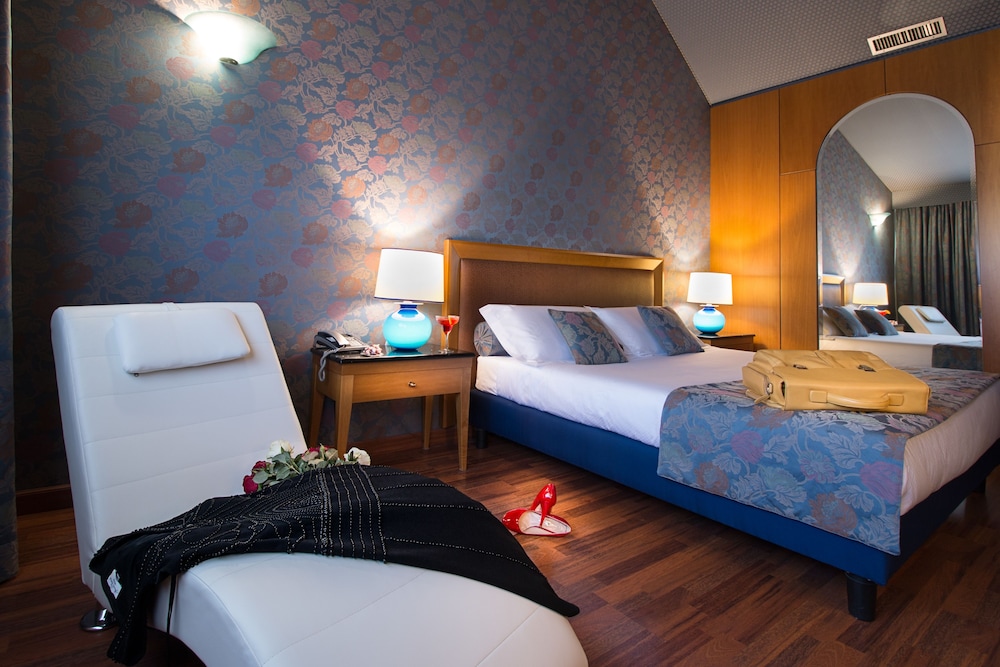 Hotel Motel Visconteo 8/64