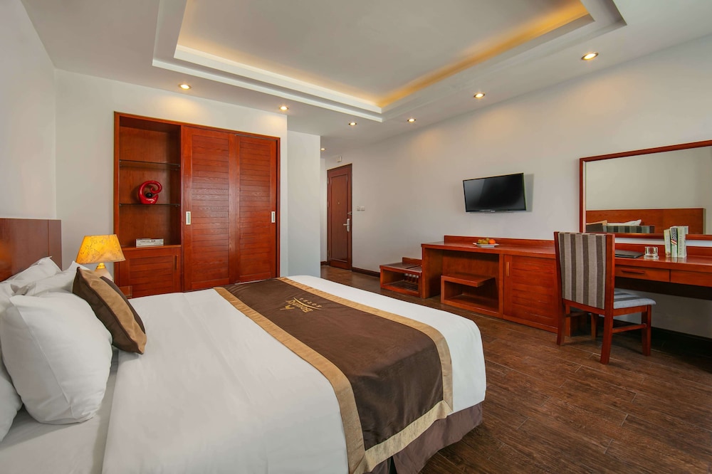 Bounty Hotel 30/67