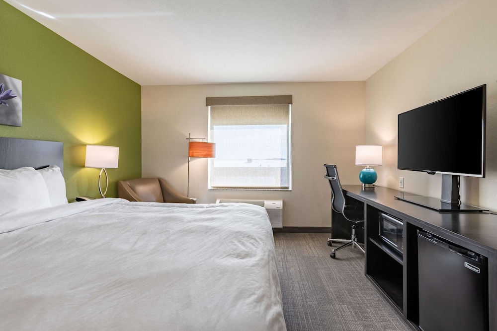 Sleep Inn & Suites Mt. Hope near Auction & Event Center 19/37