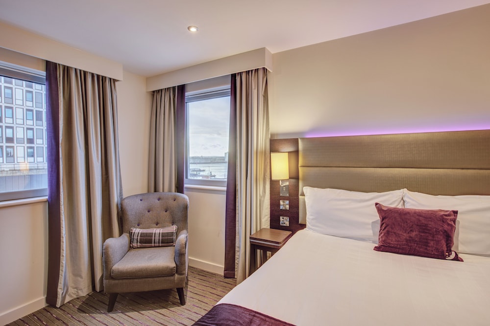 Premier Inn Portsmouth Dockyard 19/51