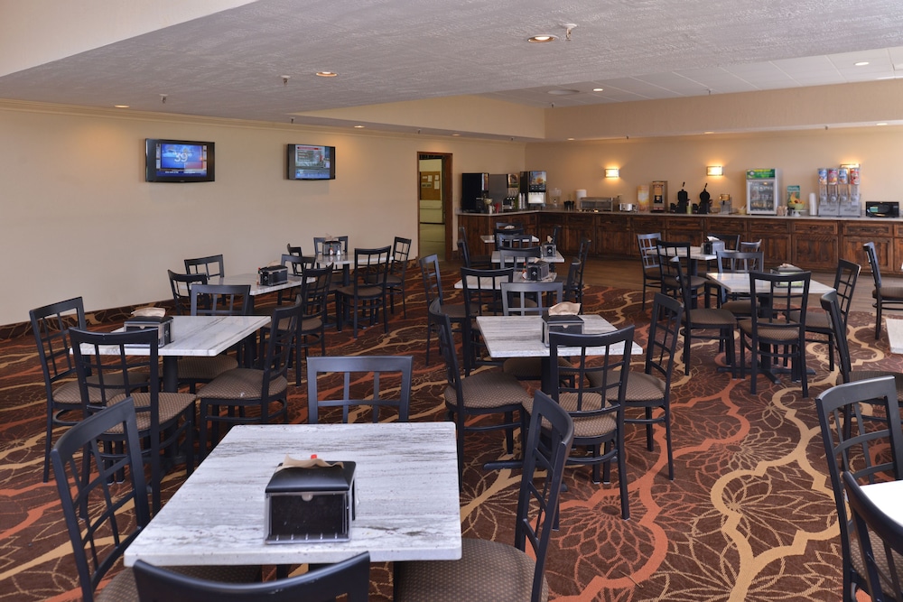 Studio6 Suites Butte, MT I-90 I-15 34/42