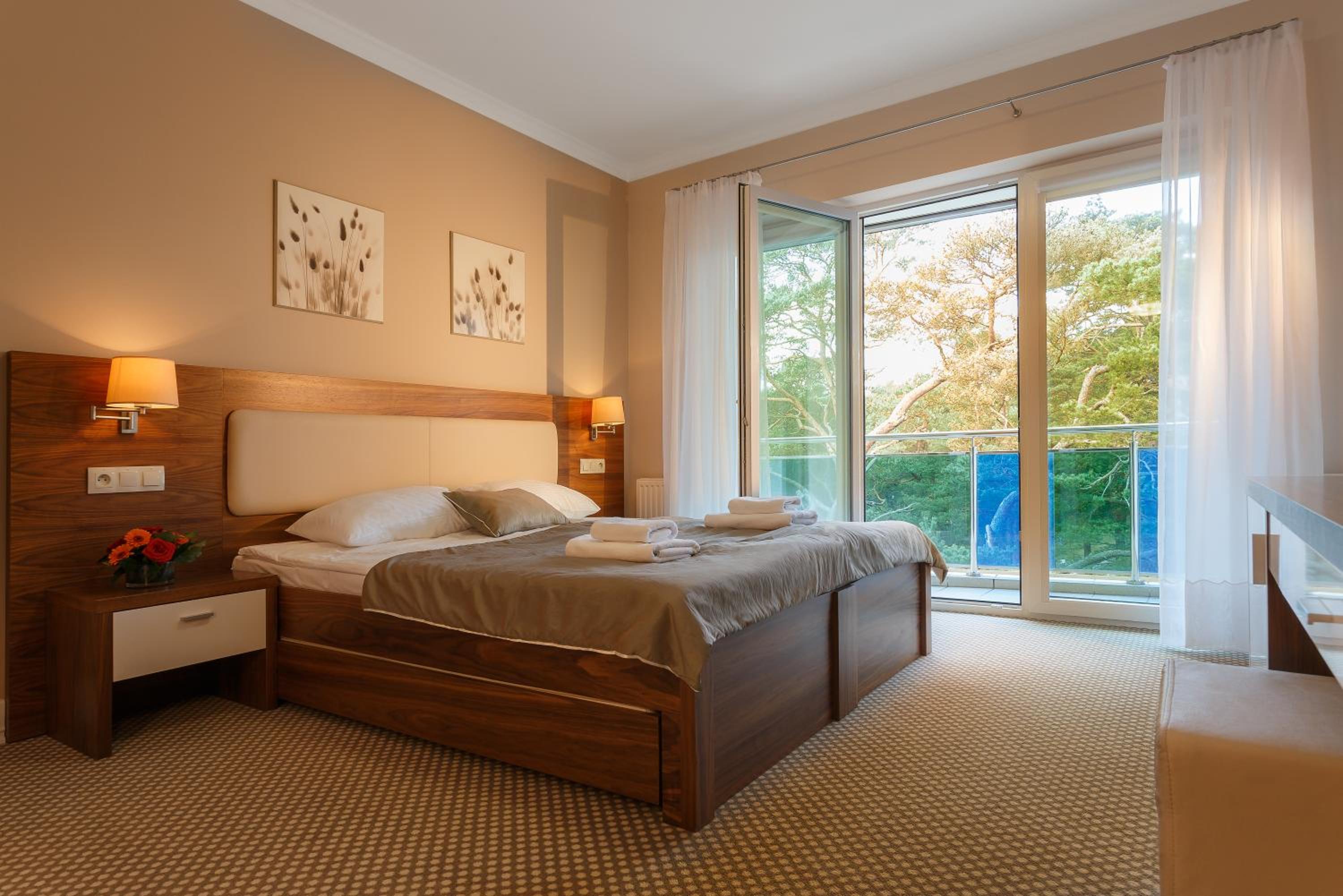 Standard, Twin Beds, Forest View