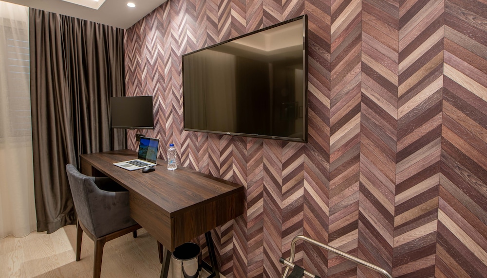 ALMOND BUSINESS SUITES 57/64