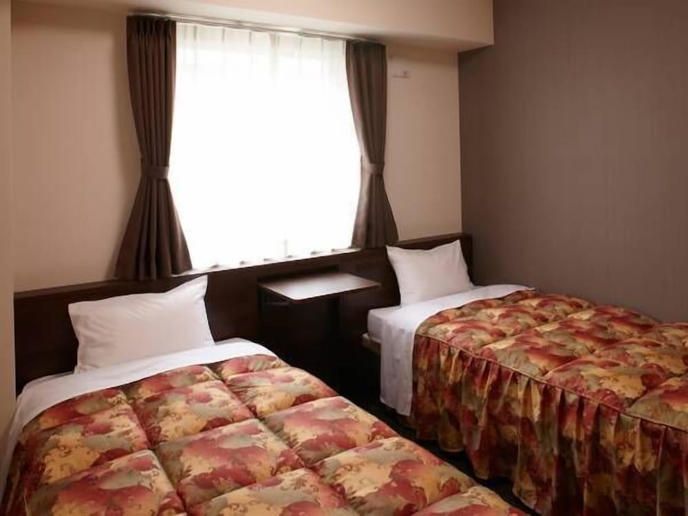 ROOM, TWIN BEDS, SMALL