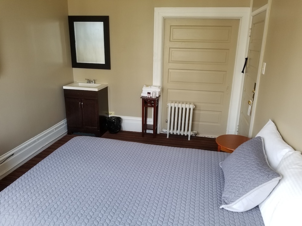 Perramont Hotel 7/23