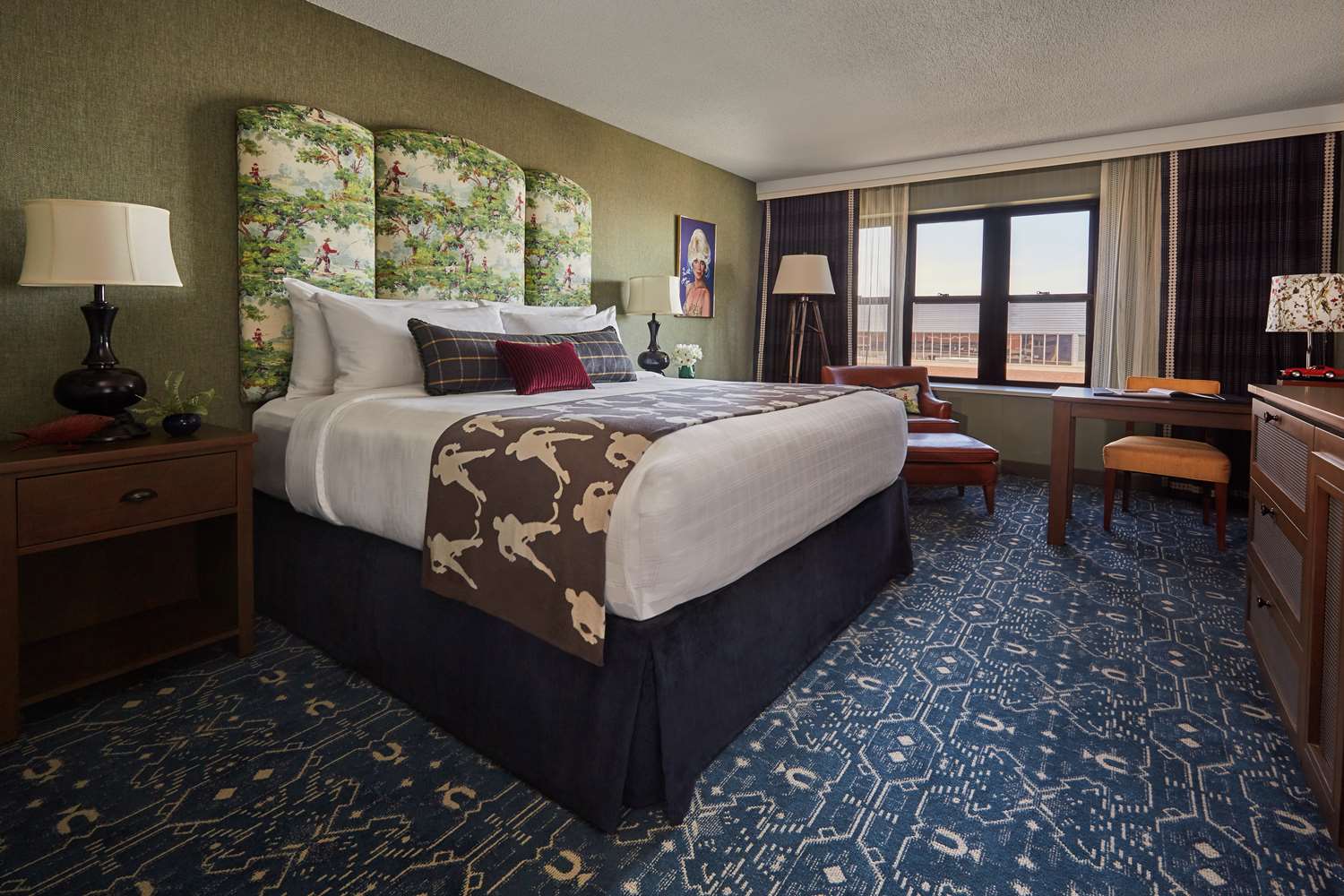 Graduate, King Bed