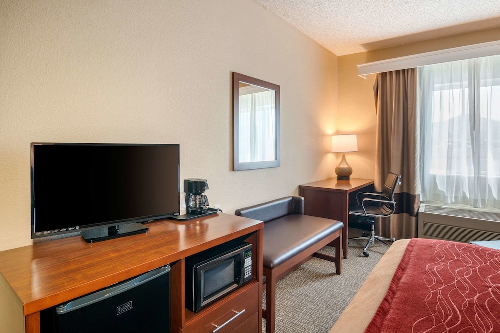 Comfort Inn Medford North 19/24