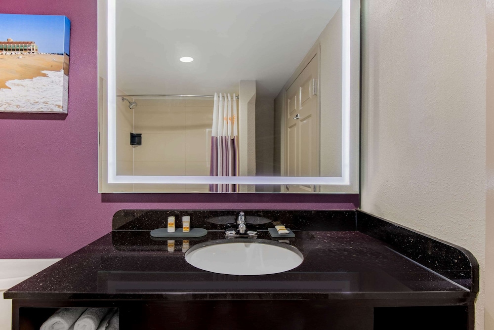 La Quinta Inn by Wyndham West Long Branch 20/43
