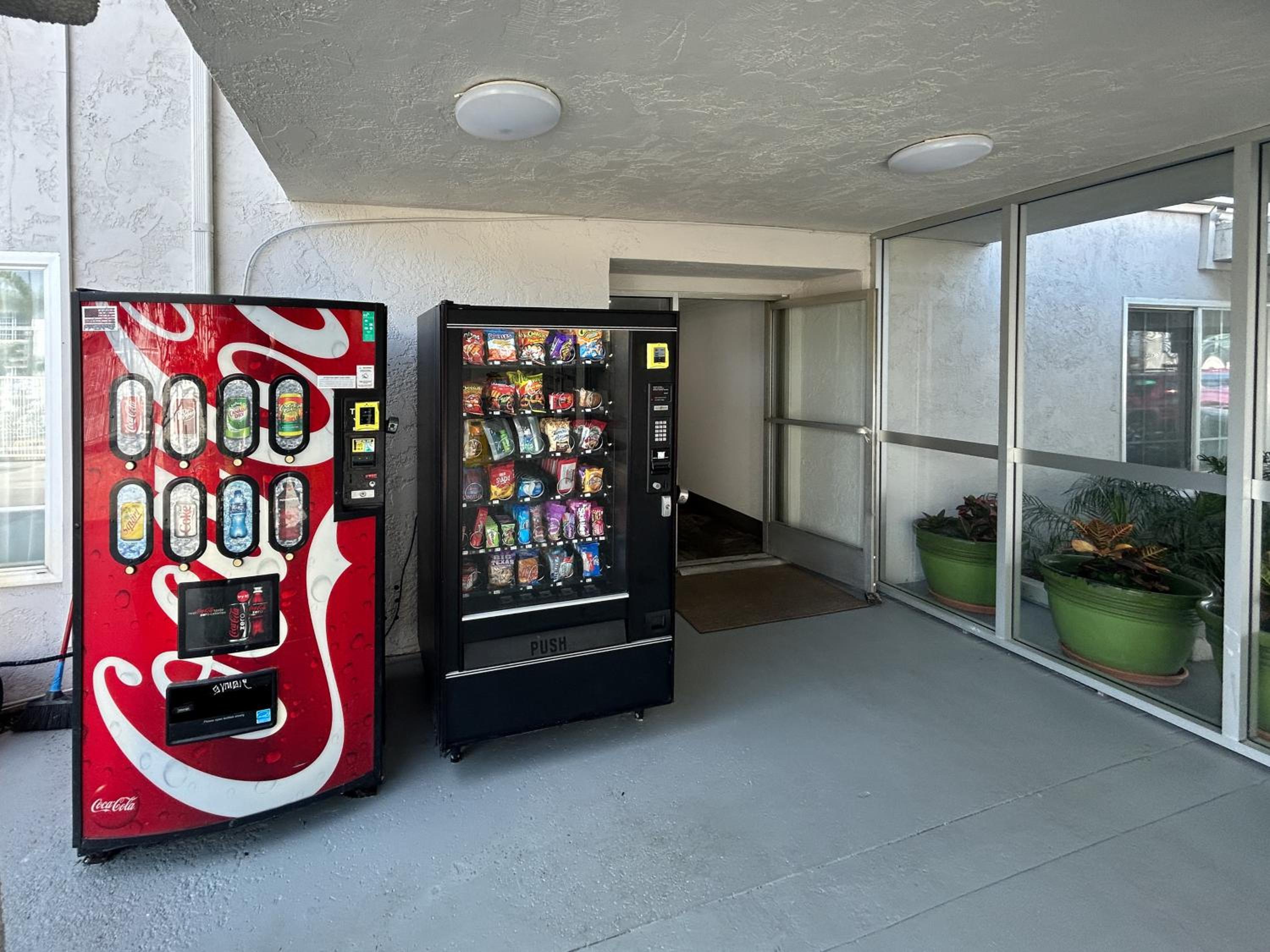 Studio6 Suites Buena Park, CA – Anahiem/Near Maingate Knotts 28/33