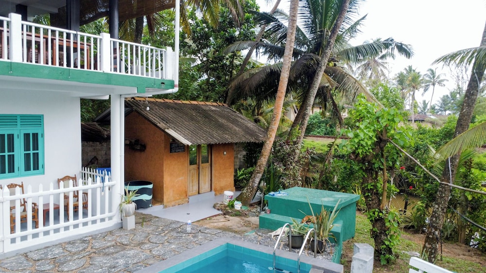 Asanka Surf House 4/40