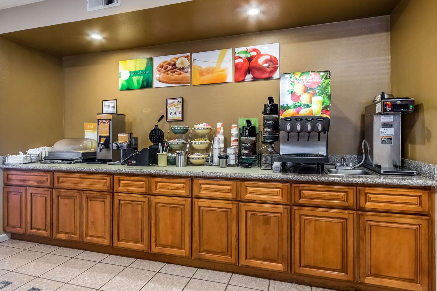 Quality Inn Fresno Near University 8/34