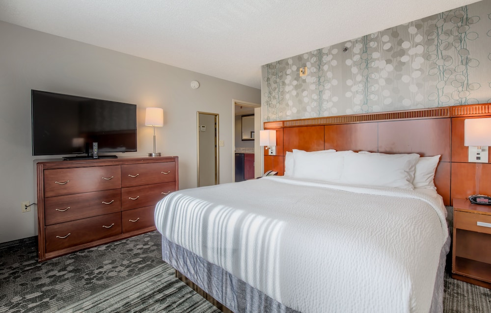 Room, King Bed, Sofa, Balcony, Accessible