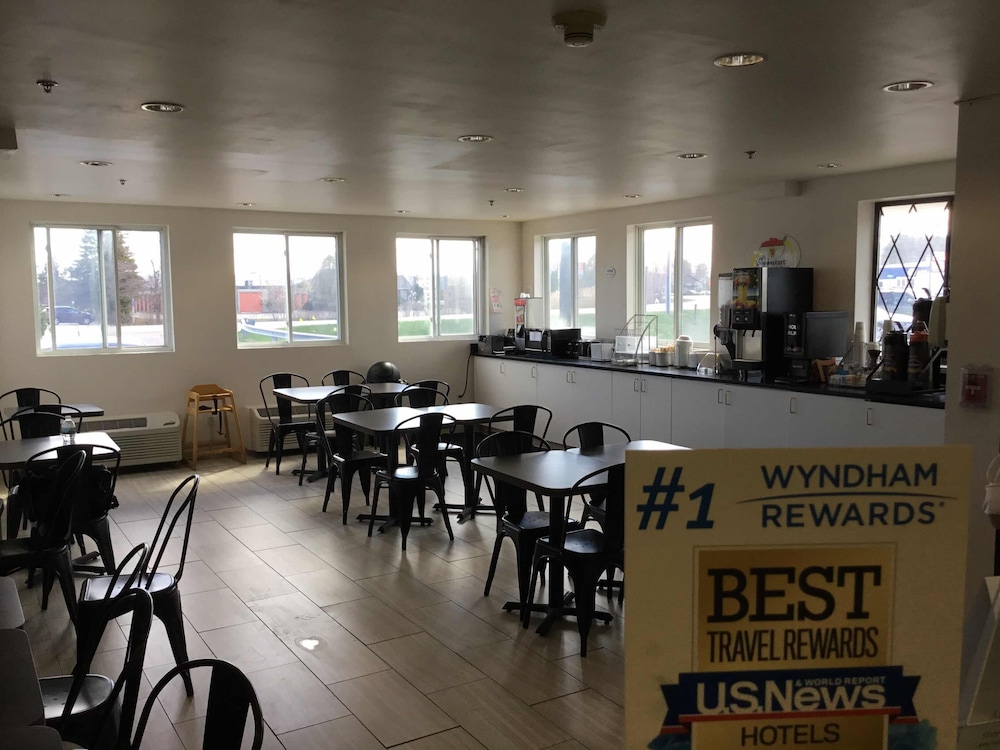 Super 8 by Wyndham Portland ME 19/23