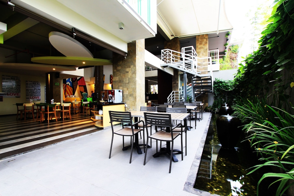 Maxone Hotel Bukit Jimbaran 15/37