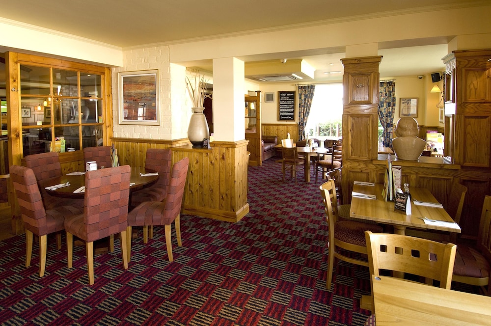 Premier Inn Gloucester Business Park 27/35