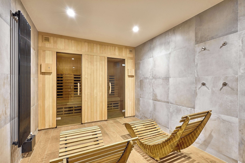 swimming pool spa