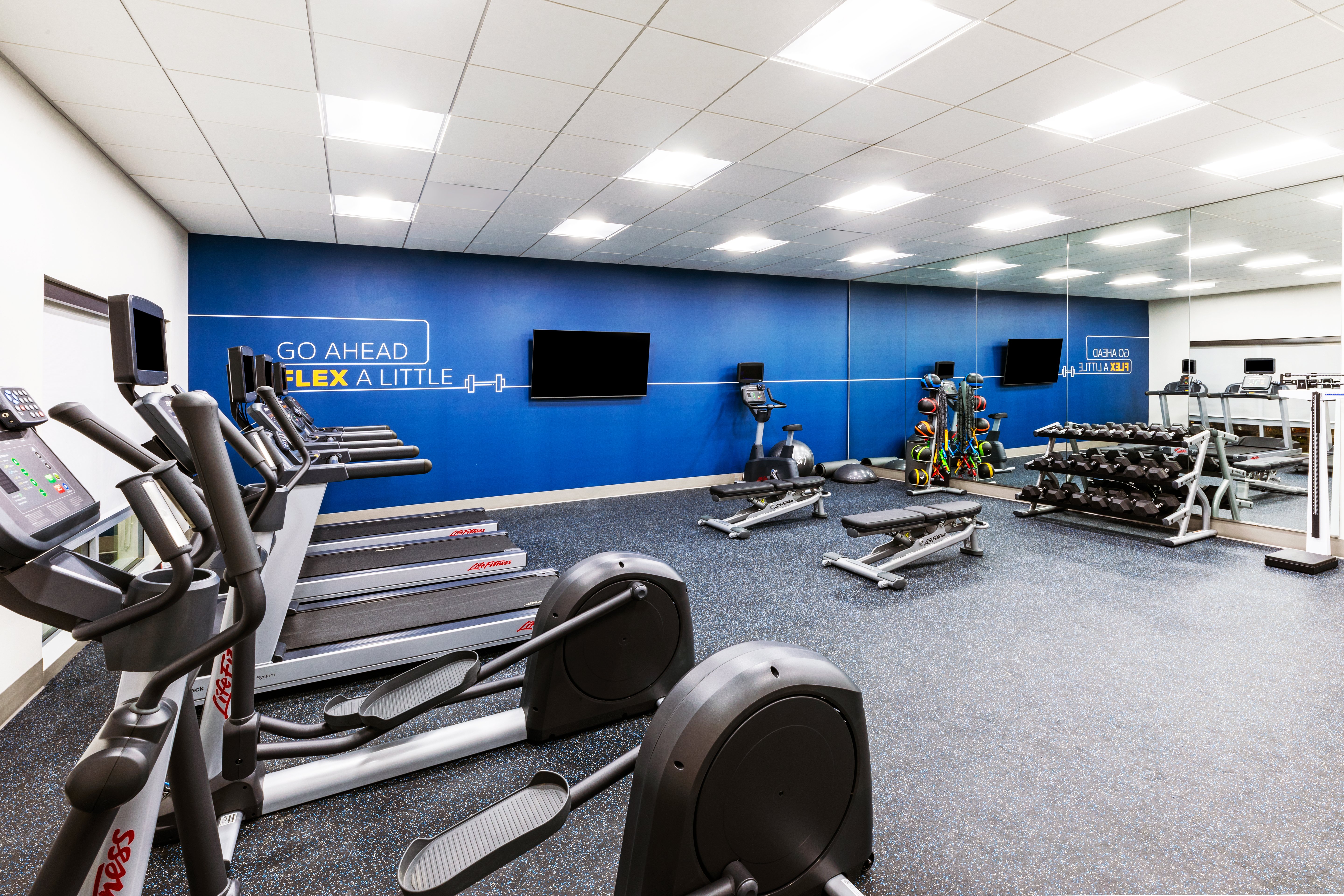 Holiday Inn Express & Suites SENATOBIA I-55 37/54