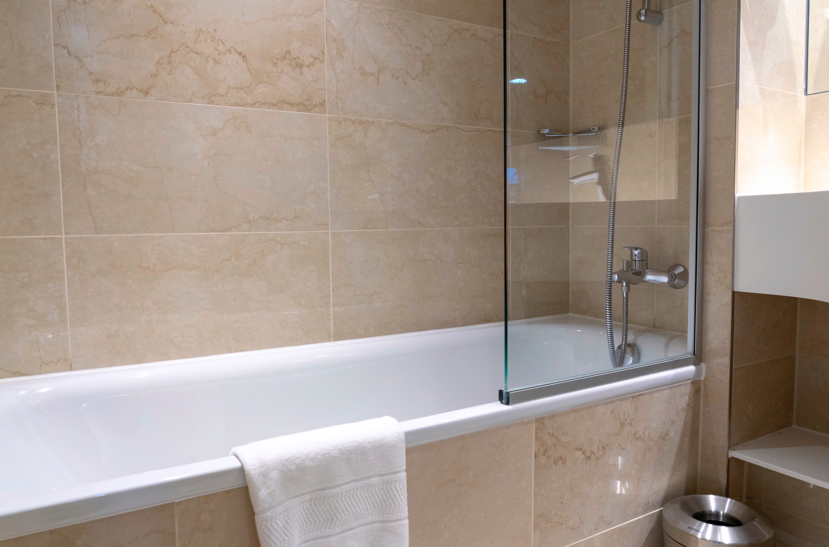 غرفة قياسية بسرير مزدوج، Nash Suites Hotel 2/2