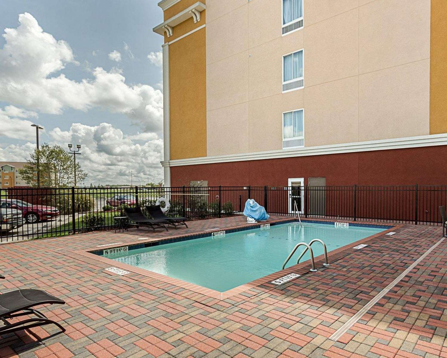 Comfort Suites Near Tanger Outlet Mall 11/18