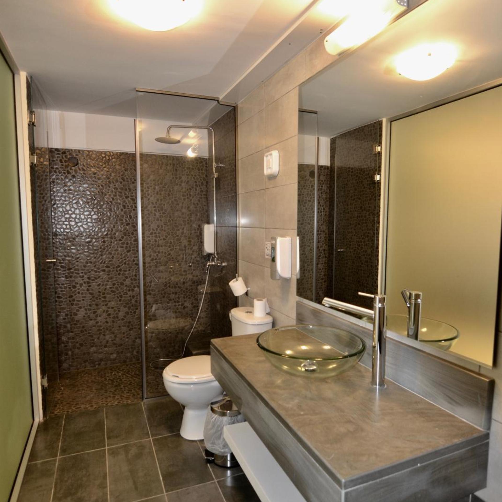 غرفة بسرير كوين بإطلالة على المسبح، Paloma Blanca Hotel 7/8