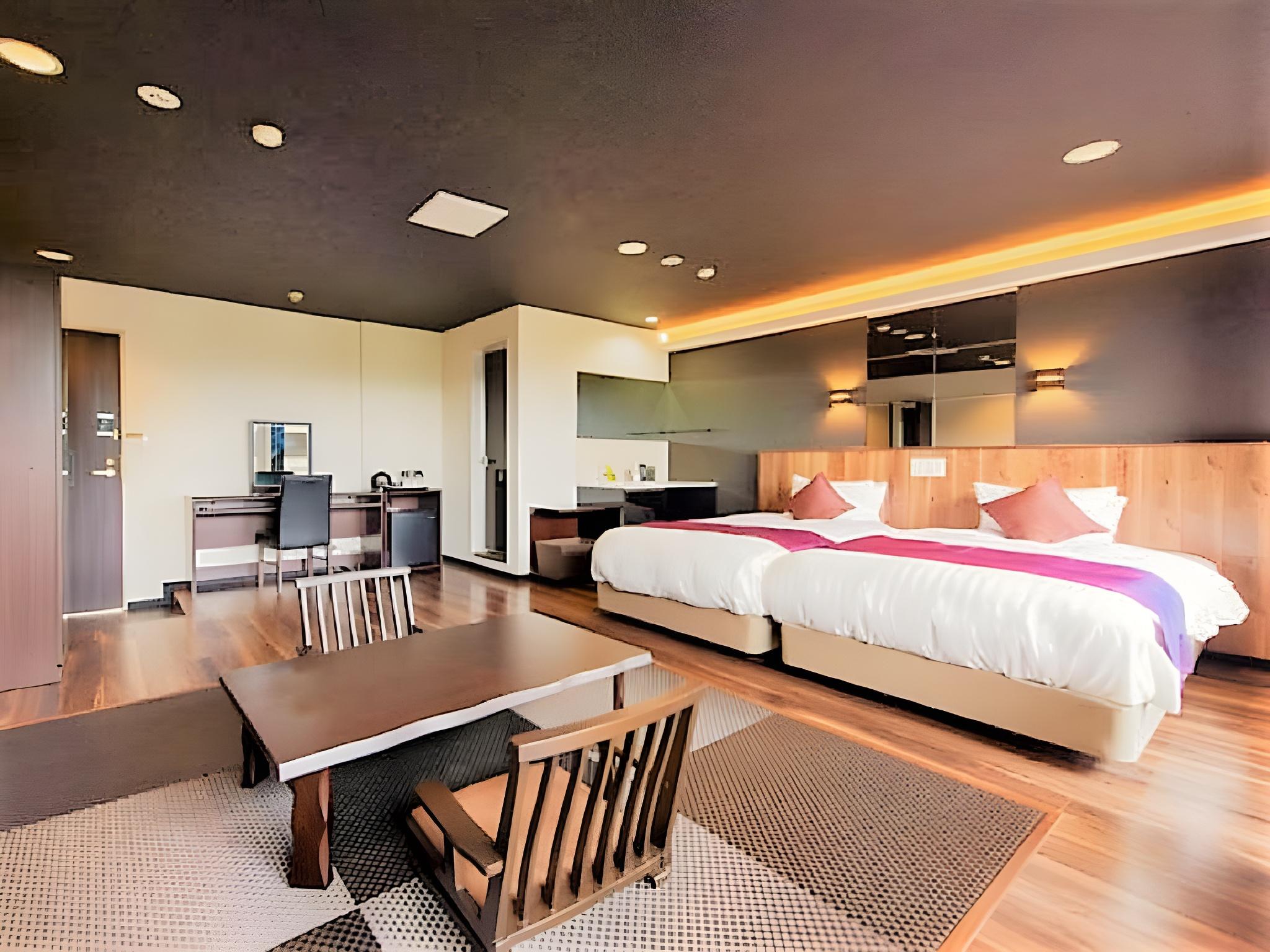 Japanese Western, Junior Suite, 2 Double Beds, 2 Futon Beds, Outdoor Bath, Terrace