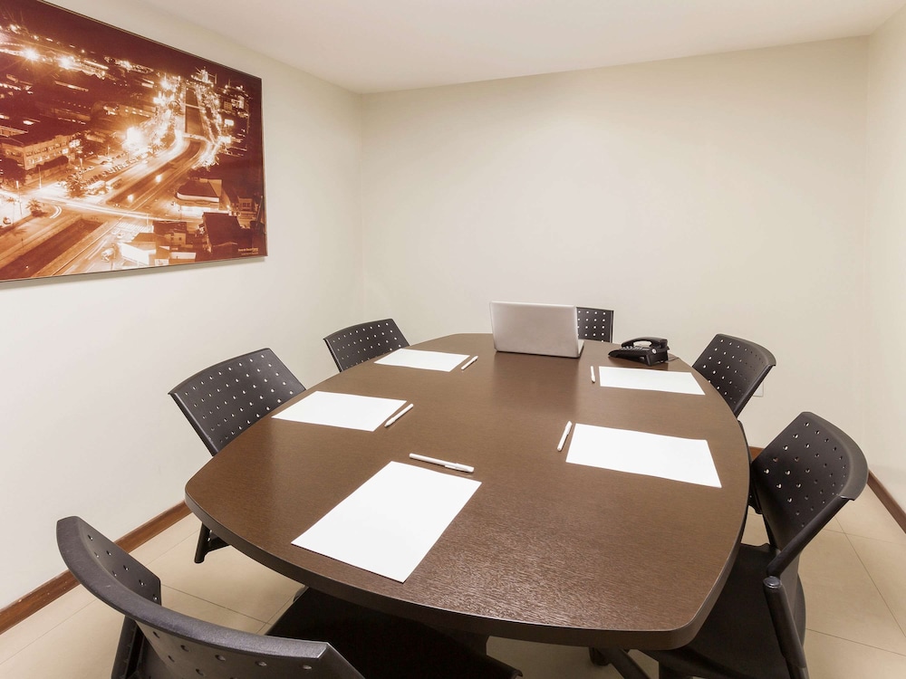 Ibis Styles Belem Nazare 51/63