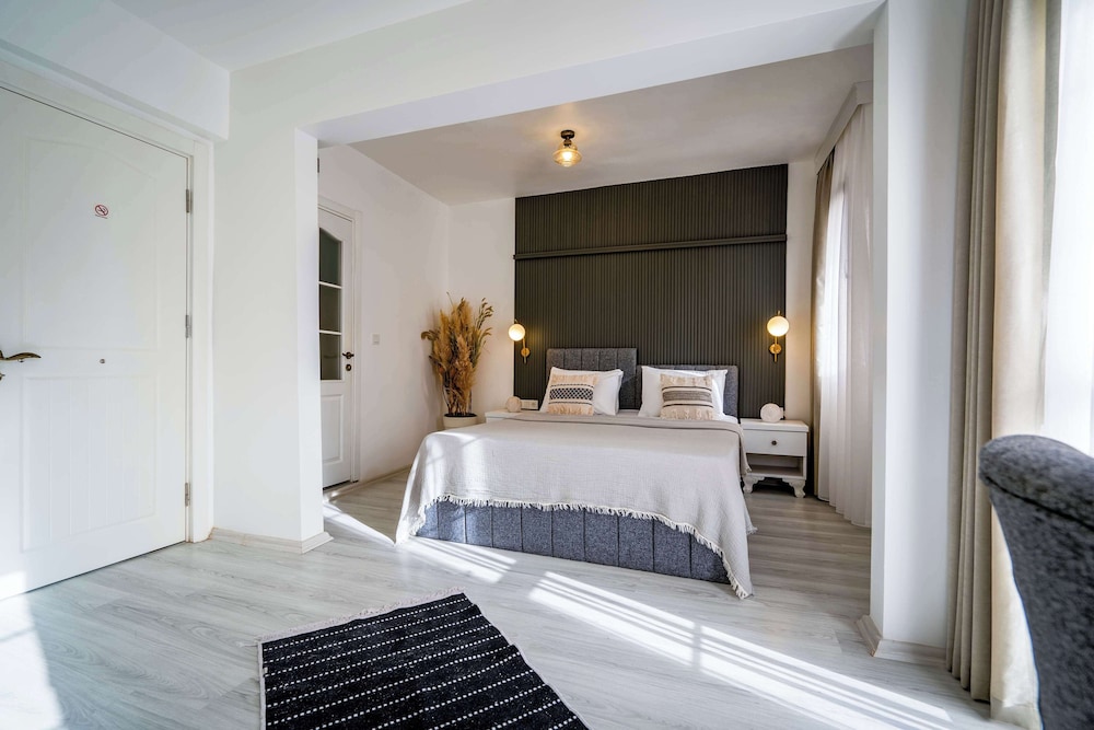 Bugra Alacati - Adults Only 9/42