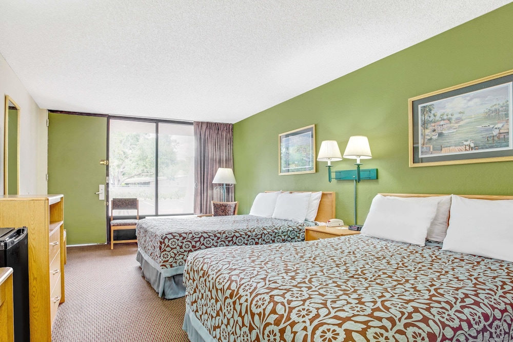 Days Inn By Wyndham Bradenton - Near The Gulf 22/43