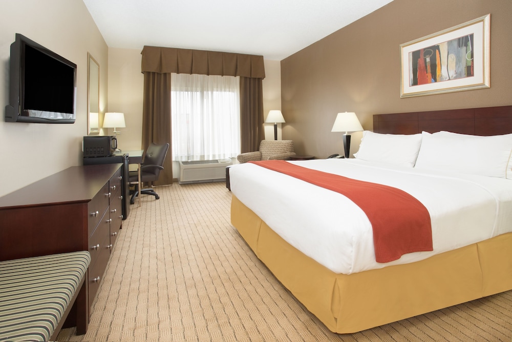 Holiday Inn Express and Suites Minot 20/50