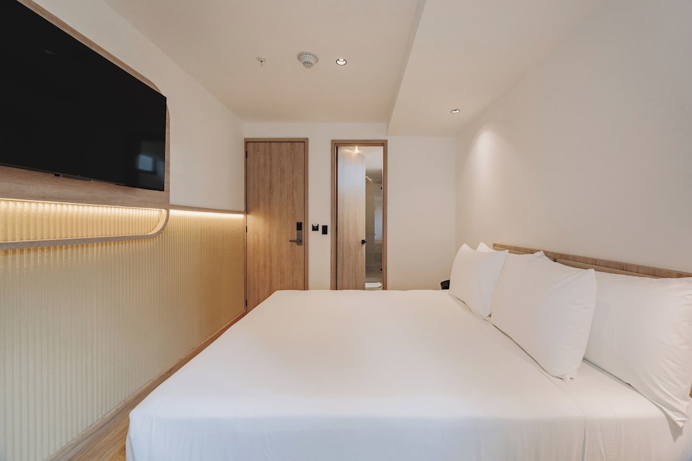 Lomm Hotel By Somos The Group 16/50