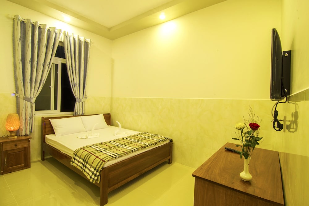 ROOM, DOUBLE BED
