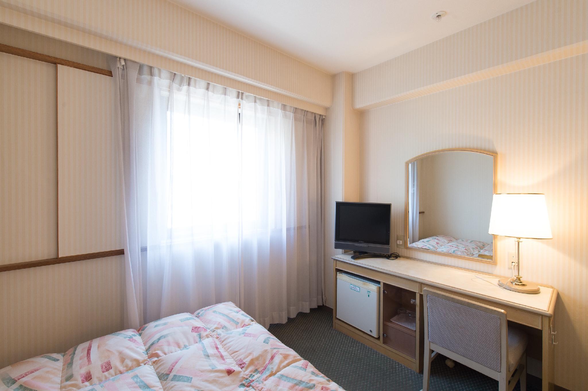 Semi Room, Standard, Semi Double Bed, Smoking