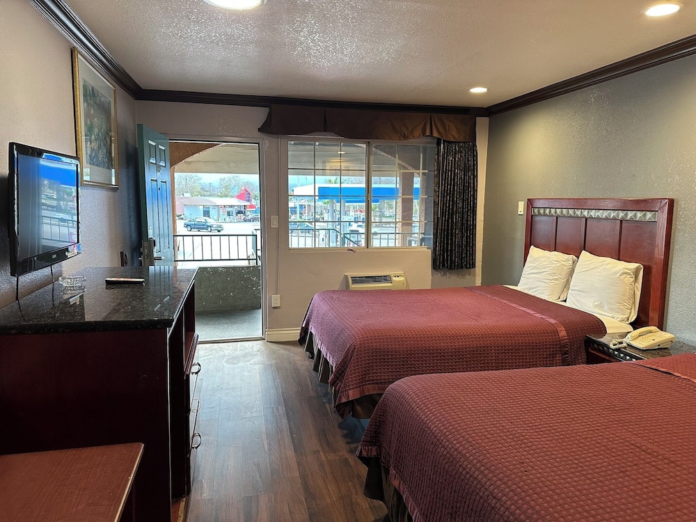 Americas Best Value Inn Corona 8/46