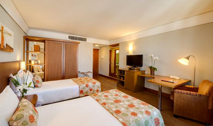 Superior, Twin Beds, Street View