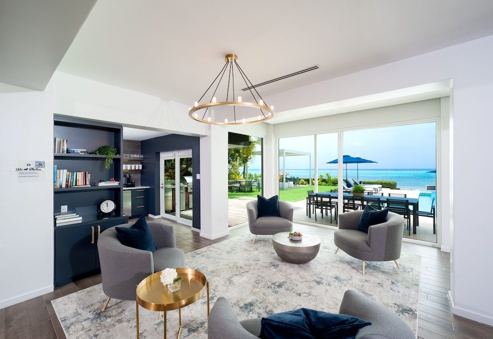 Black Urchin Boutique Resort 42/65