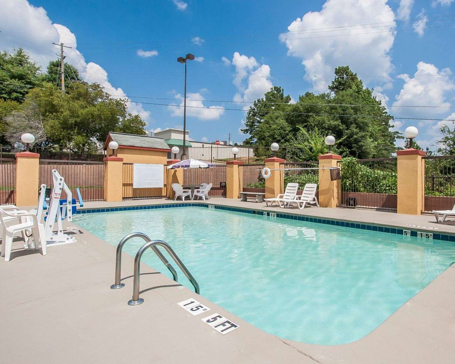 Econo Lodge Northport near University 35/36